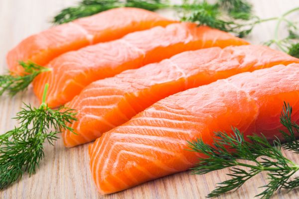 Cá hồi có chứa hàm lượng cao axit béo omega-3